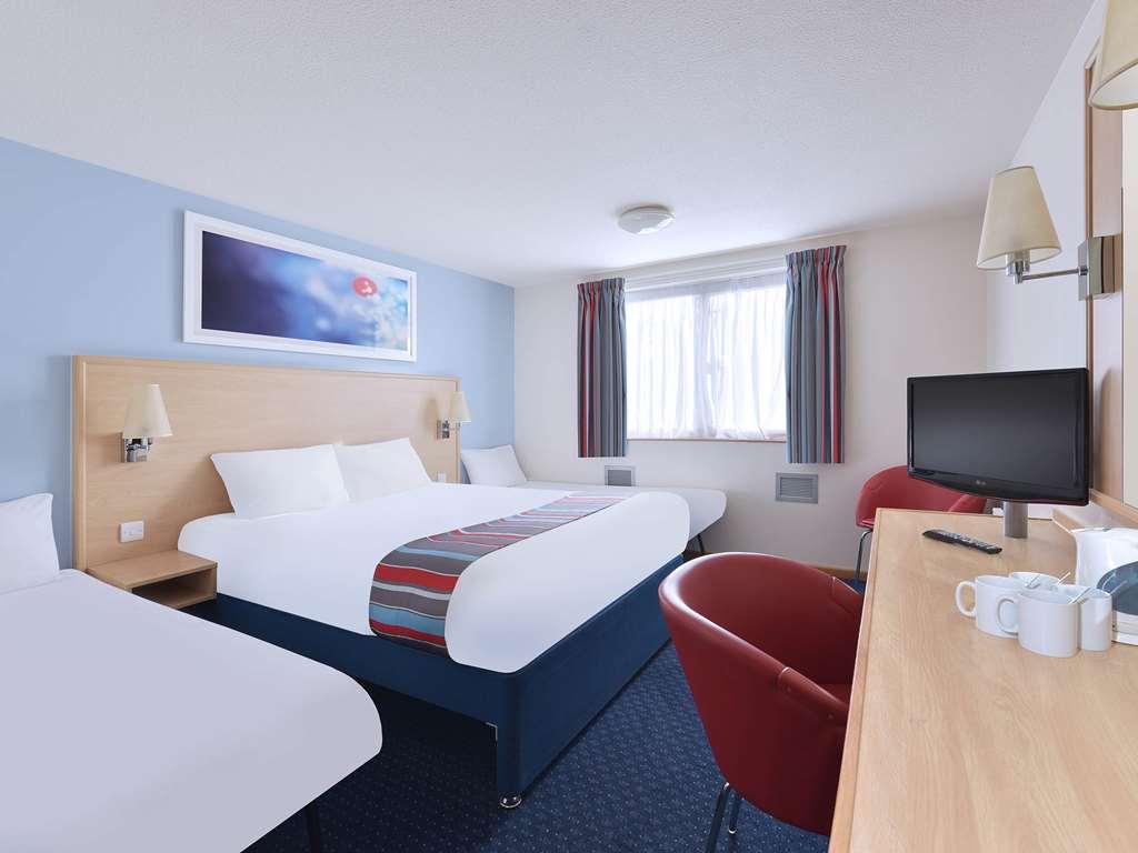 Travelodge Birmingham Sutton Coldfield Room photo